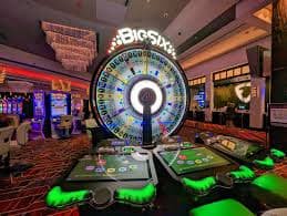 Filipino player accessing 7game10 sports betting on a smartphone